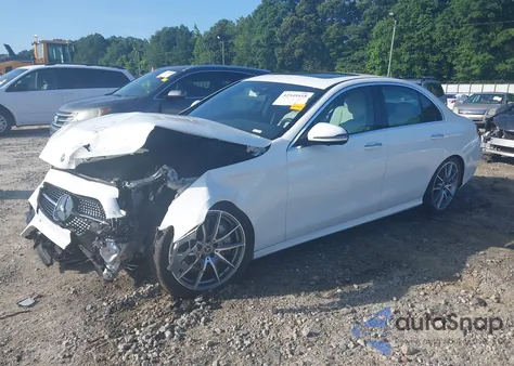 2021 Mercedes-Benz E 350 z USA, uszkodzony, nr VIN W1KZF8DB1MA951085